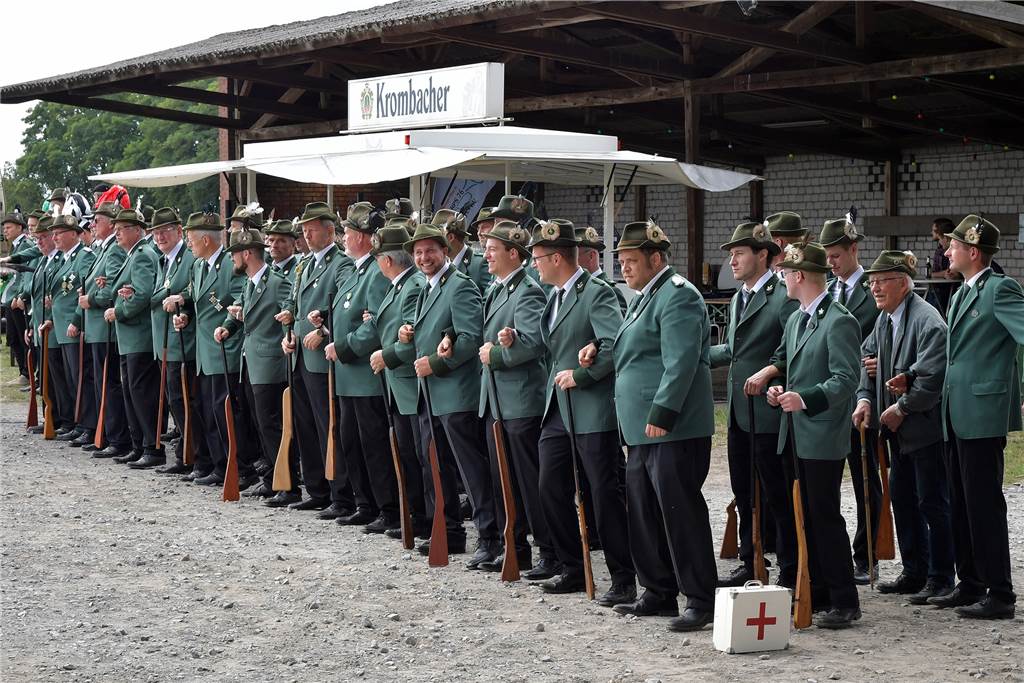 Vogelschießen in Kökelsum: Am Ende war es ein leichtes Spiel Das Vogelschießen während des Schützenfestes in Kökelsum war atmosphärisch kaum zu toppen.