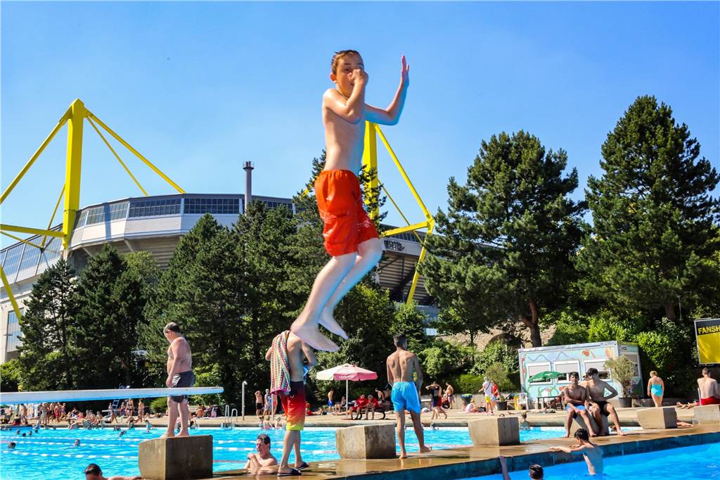 Corona-Auflagen für Freibäder: Welches Bad kann überhaupt öffnen? Das Volksbad am Stadion ist ein beliebtes Freibad. Doch noch hat es nicht geöffnet.