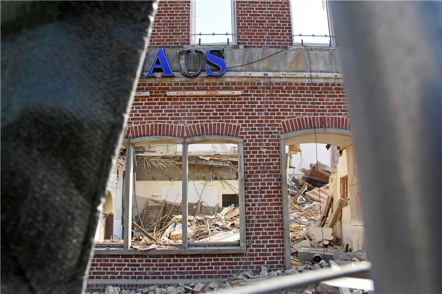 Abriss an der Schloßstraße: So wenig ist nur noch übrig vom Haus Westermann Das vollständige Aus für das Haus Westermann steht kurz bevor.