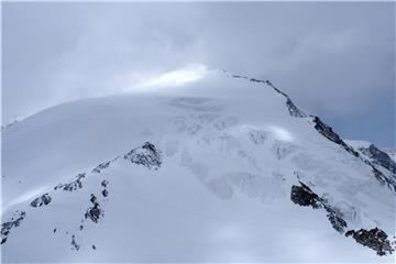 Das von der Kantonspolizei VS zur Verfügung gestellte Foto zeigt den Berg Pigne d'Arolla. Foto: KANTONSPOLIZEI VS/KEYSTONE
