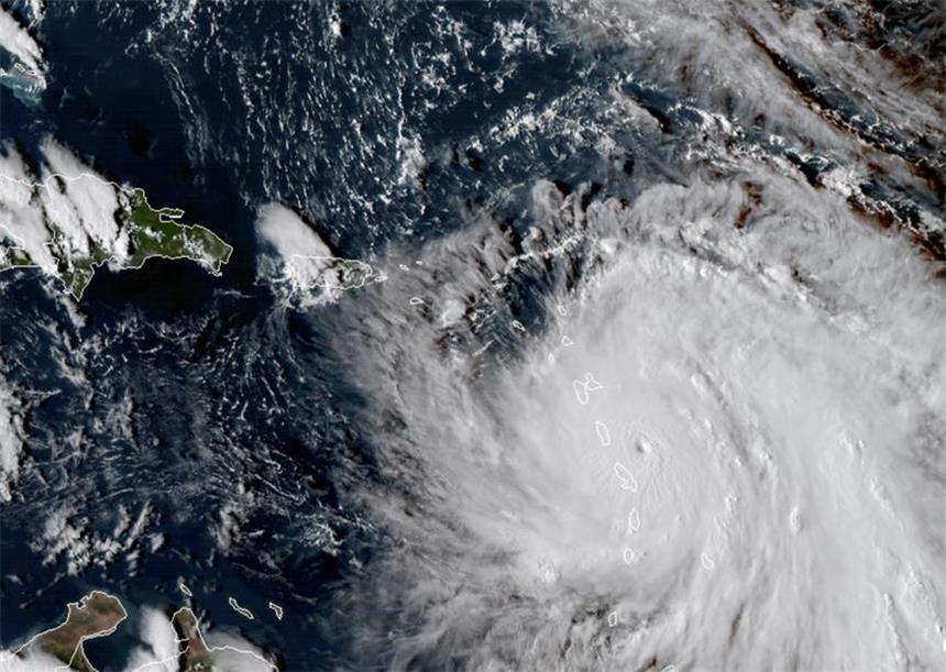 Puerto Rico bereitet sich auf Hurrikan "Maria" vor Das von der Nasa veröffentlichte Satellitenfoto zeigt Hurrikan "Maria" am Montagabend. Auf der Insel Dominica traf er auf Land.
