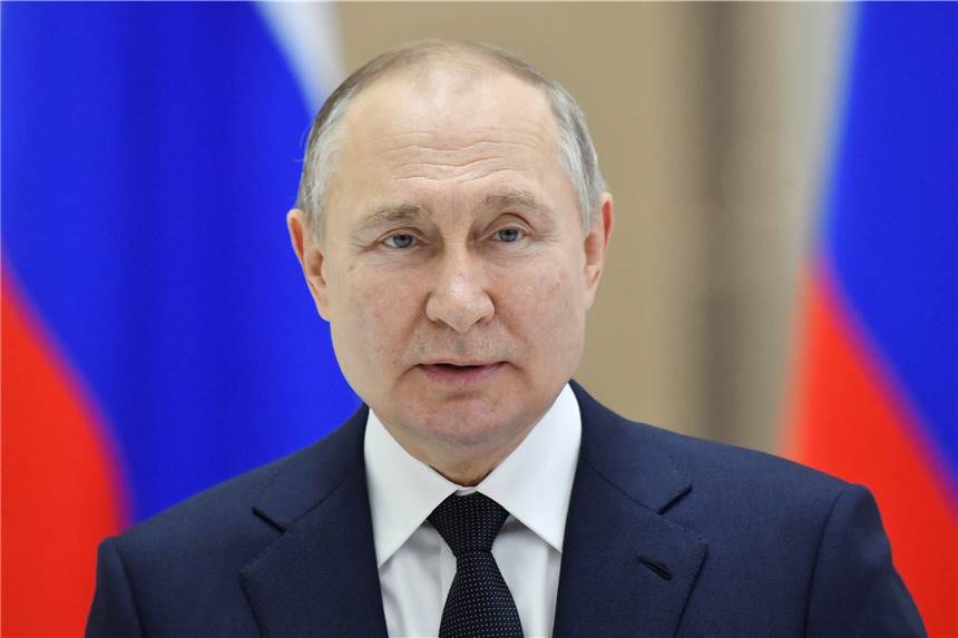 Fünf „frappierende Parallelen“: Putin regiert wie einst Iwan der Schreckliche Das von der staatlichen russischen Nachrichtenagentur Sputnik über AP veröffentlichte Bild zeigt Wladimir Putin, Präsident von Russland, der während seines Besuchs des Kosmodroms Wostotschny eine Rede in einer Raketenmontagehalle hält.