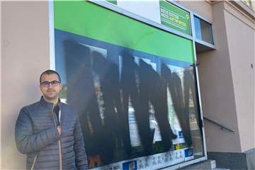 Das Wahl-Schaufenster der Grünen in Kirchlinde war kurz nach der Kommunalwahl mit schwarzer Farbe besprüht worden. Die Partei und die Vermieterin der Ladenlokals erstatteten Anzeige.