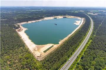 Das Waldgebiet links unten wird gerodet, weil der Sandabbau der Quarzwerke erweitert wird.