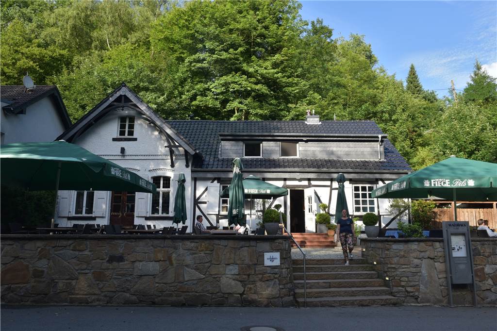 Das sind die schönsten Biergärten im Grünen in Dortmund und Umland Das Waldhaus liegt im idyllisch im Bochumer Wald Weitmarer Holz.