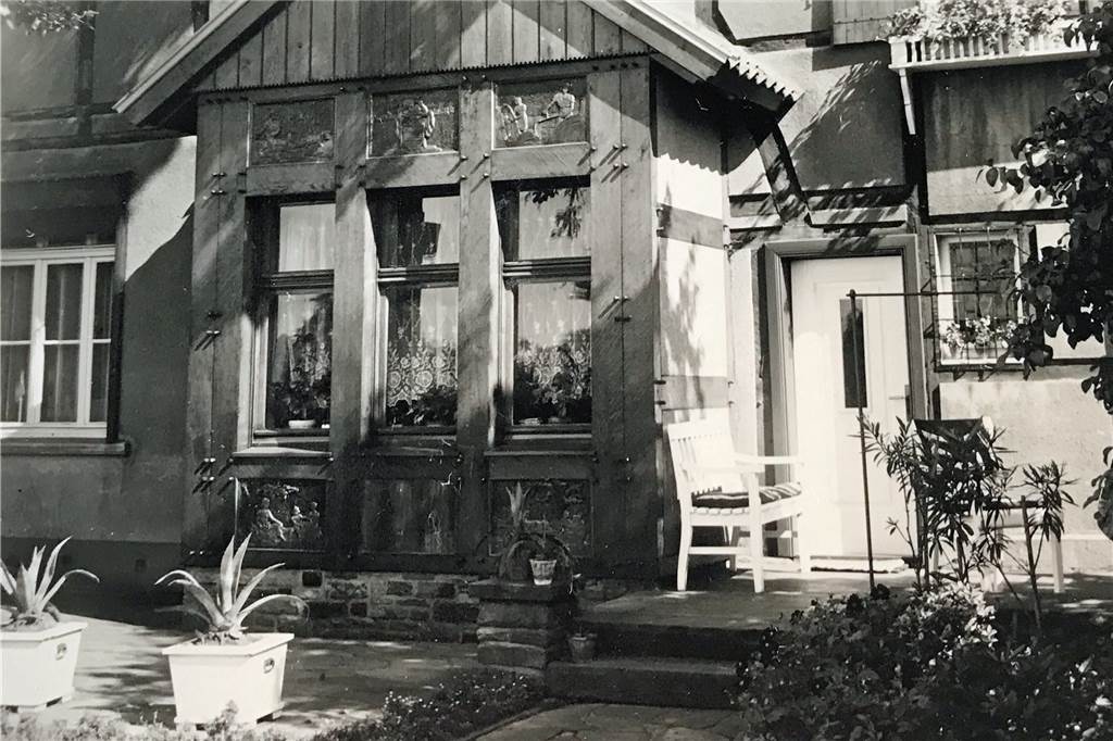 Wernes Stadtpatron: Vom Statisten zum umjubelten Hauptdarsteller Das Wappen war an vielen Gebäuden zu finden - auch hier am Haus an der Südmauer 27. Das Foto stammt aus den 1960er Jahren.