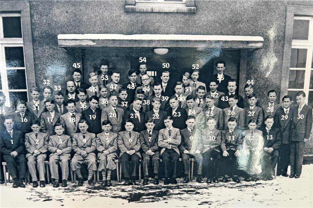 Halterner Klasse trifft sich 70 Jahre danach Das war die alte Klasse der Marienschule in Haltern – nur Jungen.