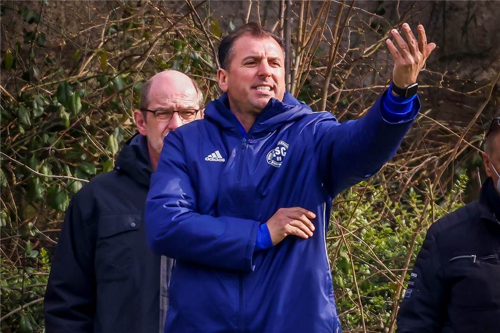 ASC 09 bringt sich mit Fehlern um den Lohn – Podehl lässt Riesending liegen „Das war ein Abnutzungskampf“, sagte Aplerbecks Trainer Antonios Kotziampassis nach dem Spiel gegen Rhynern.