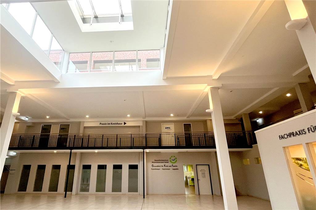 Wasserschaden: Praxis im Kreishaus zieht ins Krankenhaus Ahaus Blick in den zentralen Lichthof des alten Kreishauses