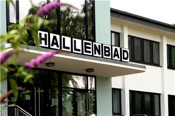 Eine Außenansicht vom Hallenbad Herner Straße in Recklinghausen-Hillerheide.