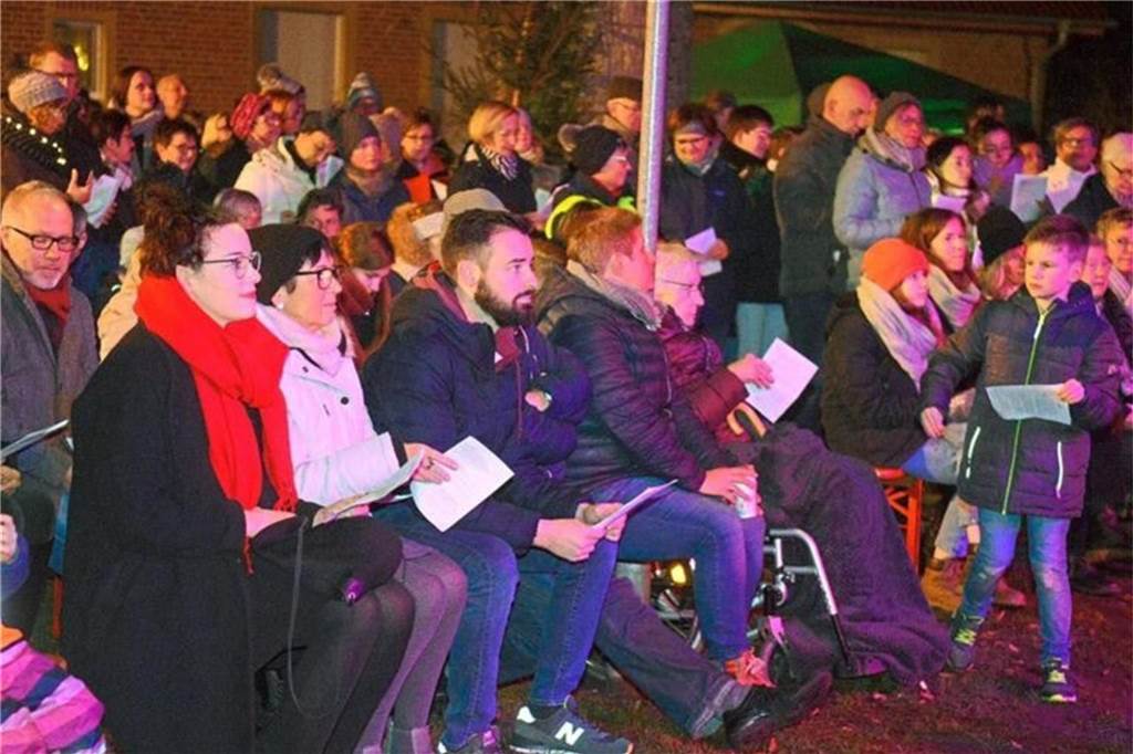 Weihnachtskonzert auf der Burg: Singfonie setzt auch auf Merchandising Weihnachtskonzert auf der Burg Nienborg