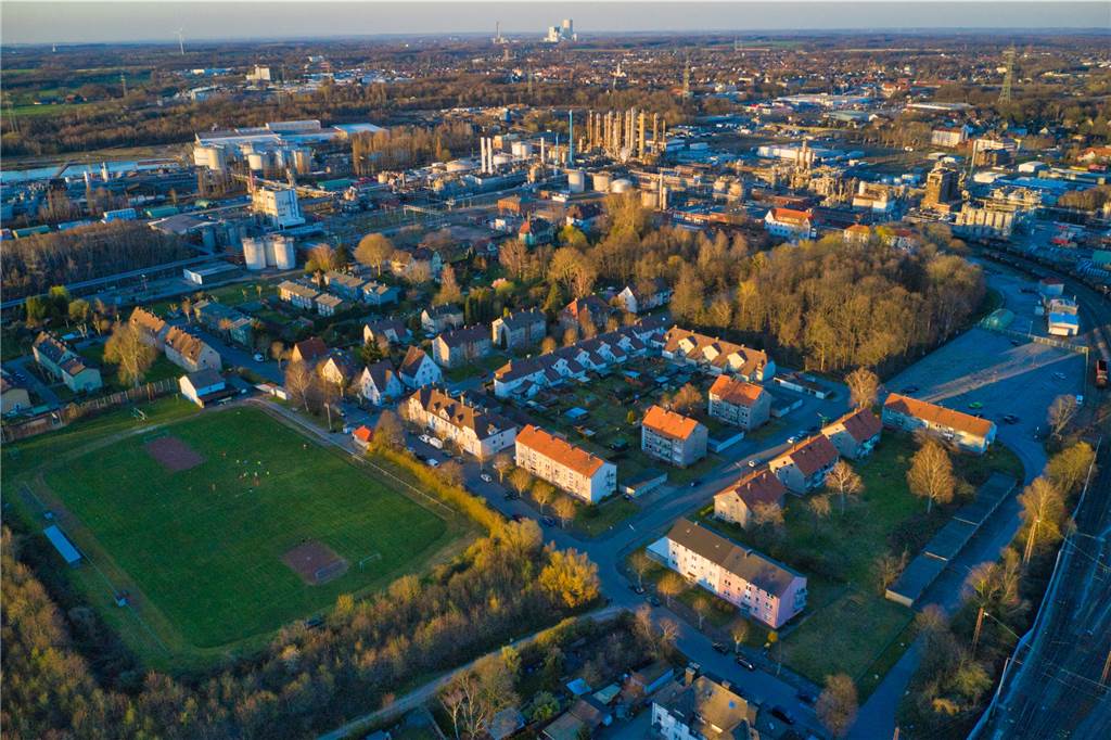Das weiß nicht jeder: Auch die Rütgers-Werke und die dazugehörende Siedlung entlang der Vördestraße gehören, wenn man sich streng an den städtischen Stadtteilgrenzen orientiert, zu Bladenhorst - mitsamt dem Waldstadion des VfR Rauxel.