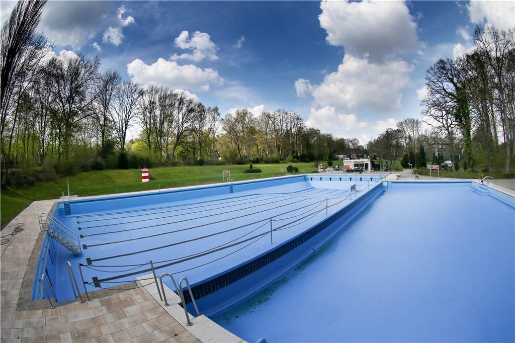 Das Wellinghofer Freibad: Im Vordergrund das Nichtschwimmbecken, in das Denise Dahl mit ihren beiden Töchtern war.