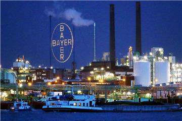 Das Werk der Bayer AG im Chemiepark in Leverkusen. Foto: Oliver Berg/Archiv