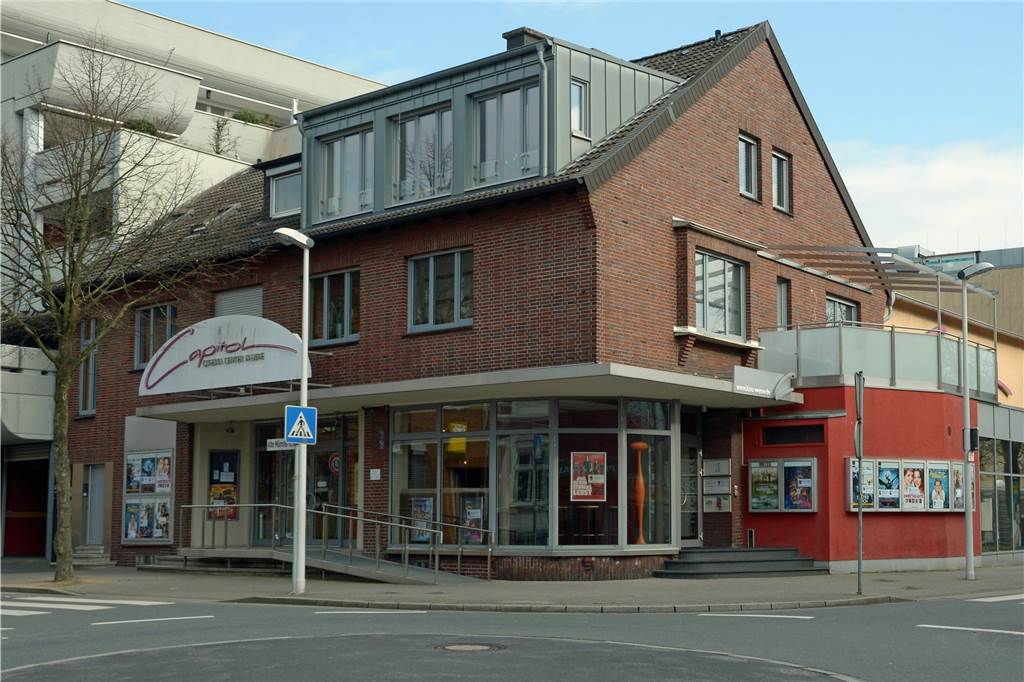 Wernes Kinobetreiber zur Energiekrise: „Wir tun alles, um die Eintrittspreise niedrig zu halten“ Das Werner Kino zog 1958 von der Kamener Straße an die Alte Münsterstraße. In den Abendstunden wird die Beleuchtung der Außenwerbung meist ausgeschaltet.
