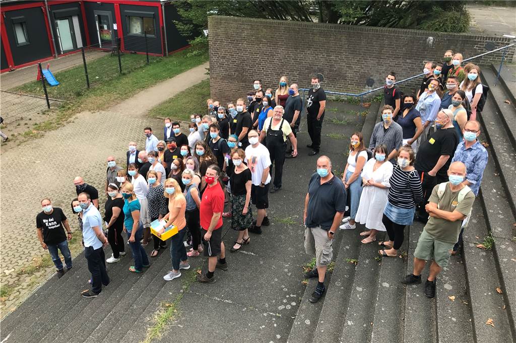 Ohne Maske im Theater? WLT startet mit Hoffnung in neue Spielzeit Das Westfälisches Landestheater eröffnet die neue Spielzeit. Die rund 80 Mitarbeiter versammelten sich zum Auftakt in der Stadthalle.