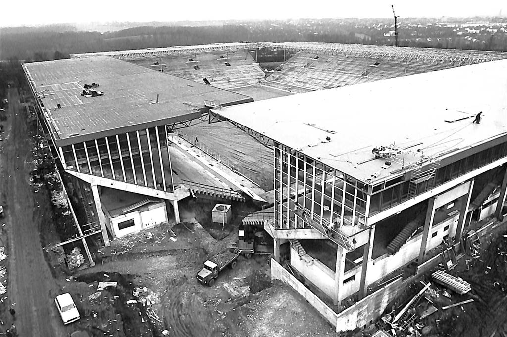 1000 BVB-Heimspiele: „Das spektakulärste Stadion der ganzen Welt“ Das Westfalenstadion wenige Monate vor seiner Fertigstellung.