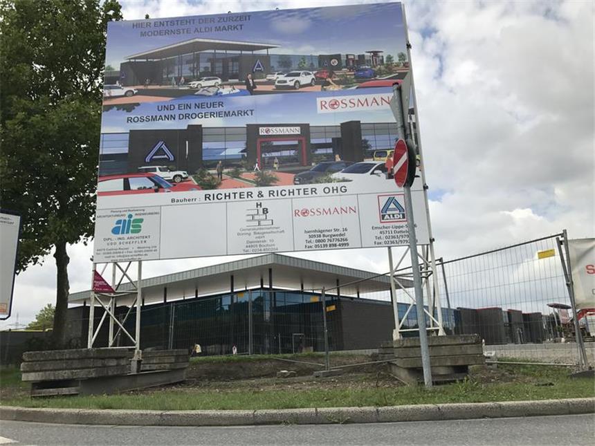 Das Westring-Center: Am Aldi (hinter dem Bauschild) wird weiter gebaut.