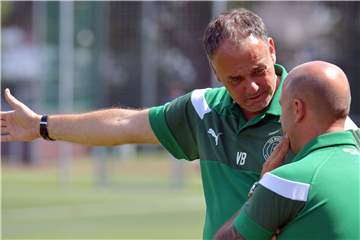 Das Wethmarer Trainerteam, Andreas Przybilla (r.) und Volker Bolte (l.), fordert ihre Mannschaft am Wochenende doppelt.