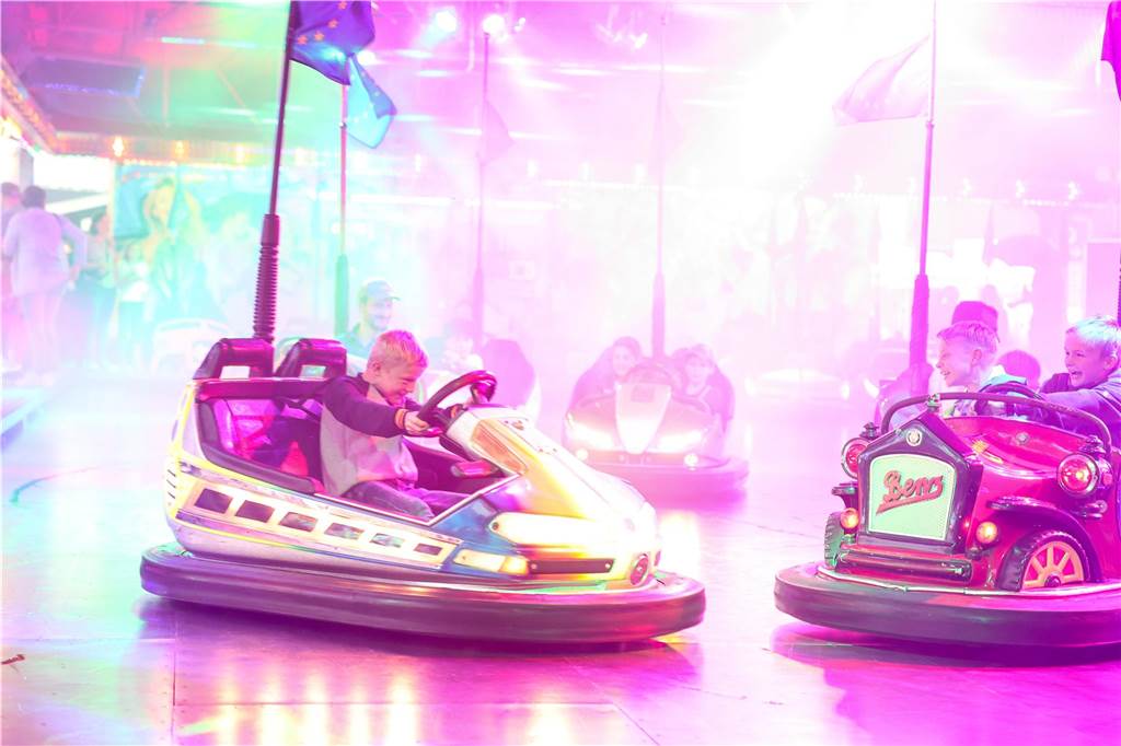 das Wetter hätte schöner sein können für die Besucher auf der Ascheberger Jacobi-Kirmes am Samstag. Doch die Leute ließen sich die Stimmung nicht verhageln und sie genossen sichtlich, den Kirmes-Aufenthalt.