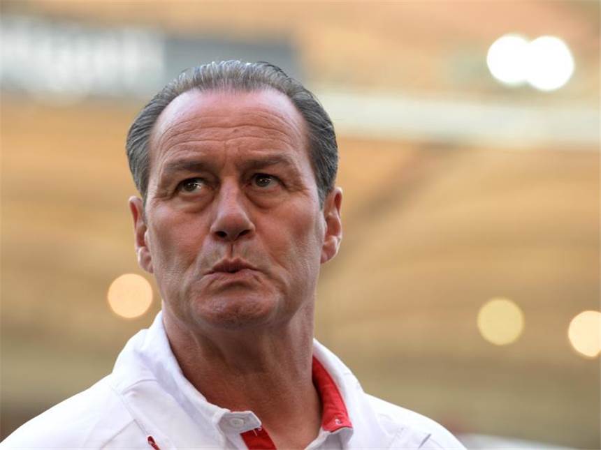 Schalke für Stevens «Schnee von gestern» Das Wiedersehen mit dem FC Schalke 04 lässt VfB-Trainer Huub Stevens kalt. Foto: Marijan Murat