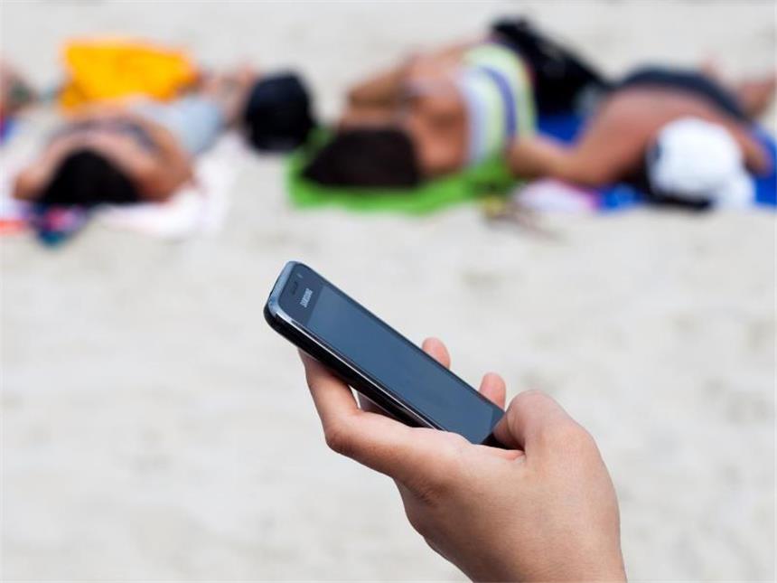 Roaming-Kosten in der EU weiter gesunken Das wird billiger: Handynutzung im europäischen Ausland. Foto: Daniel Naupold