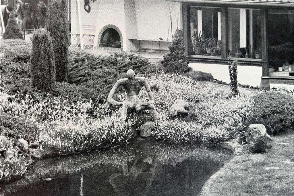 Vor dem Abriss des Gesundheitsamtes: Stadt sichert Moog-Skulptur Wohnhaus und Garten Moog