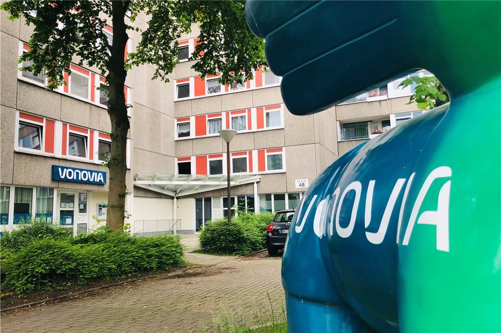 Reaktionen auf Berliner Volksentscheid: „Enteignung bringt keine Wohnungen“ Das Wohnungsunternehmen Vonovia vermietet in Dortmund 20.000 Wohnungen. Während der Vorstandschef Rolf Buch auf ein Miteinander statt auf Konfrontation im Wohnungsmarkt setzen möchte, sieht man beim Mieterverein in zentralen Fragen wenig Kompromissbereitschaft.