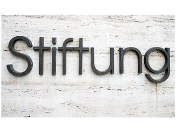 Das Wort "Stiftung" erweckt einen sicheren und soliden Eindruck. Doch Stiftungsfonds können für Privatanleger auch riskante Anlagen sein - dabei kommt es auf die genaue Mischung an. Foto: Inga Kjer