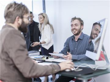 Das wünschen sich viele Mitarbeiter für ihren Job. Das Gute ist, dass Schlagfertigkeit sich zumindest ein Stück weit lernen lässt. Foto: Westend61/Zerocreatives