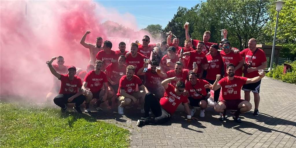 Rauchtöpfe und Fassbier: FC TuRa Bergkamens Dritte ballert sich zum Titel Das Ziel Aufstieg ist erreichet: Der FC TuRa Bergkamen III feierte am Wochenende ausgiebig den Aufstieg in die Kreisliga C.