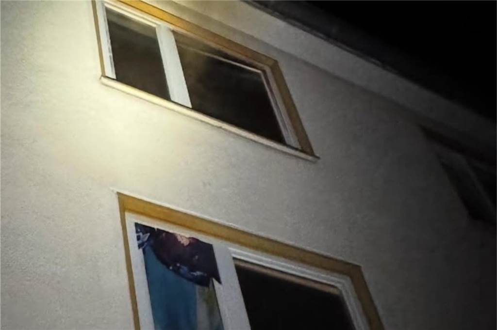 Zimmerbrand in Schwerte: Matratze hat Feuerwehreinsatz ausgelöst Das Zimmer war stark verraucht.