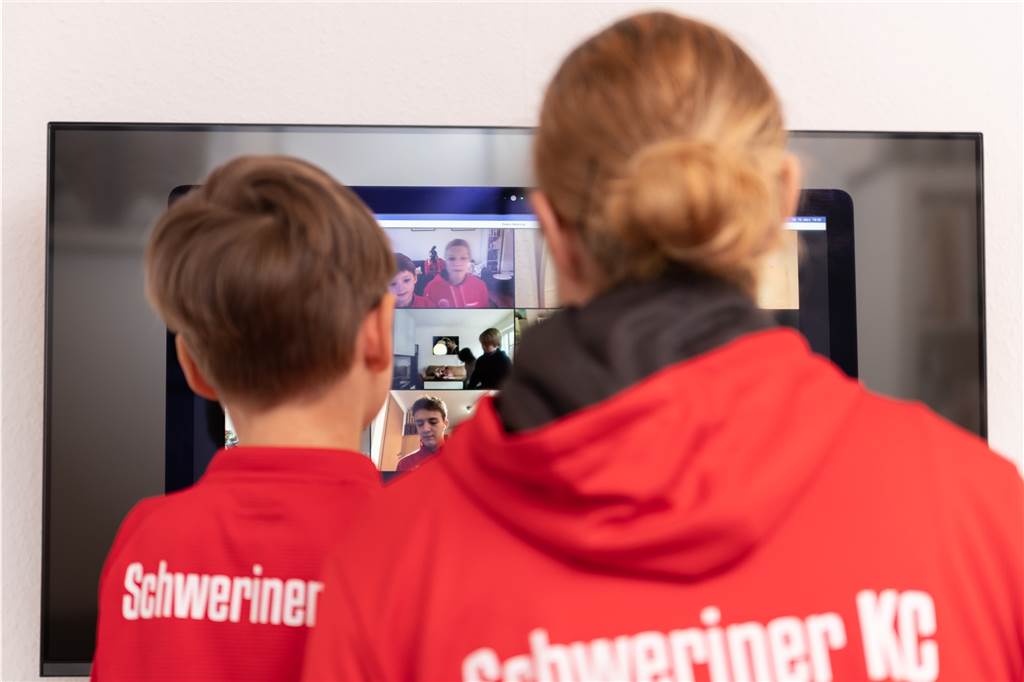 Mit Video: Nachwuchs-Korfballer fegen das Deck und machen Froschhüpfen für die neue Saison Das Zoom-Training bietet den jungen Korfballern Gelegenheit, fit und in Kontakt zu bleiben.