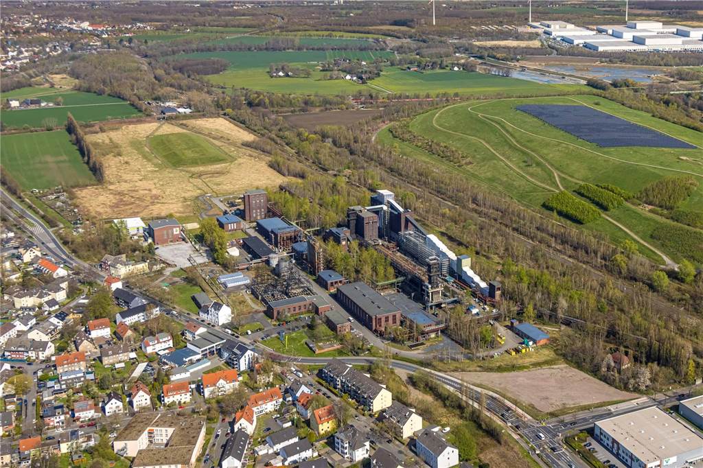 Große Pläne für IGA 2027 in Dortmund: Wer bezahlt ist noch unklar Das Zukunftsgarten-Gelände reicht von der Kokerei Hansa (Mitte) über den Deusenberg bis zum Kokereipark (oben links) mit Energiecampus und Bahnhof Mooskamp im Norden.