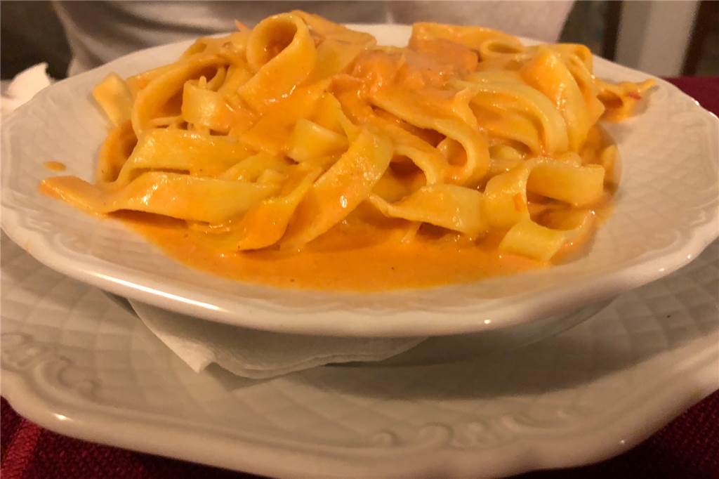 Salento in Selm: Uriges Ambiente und reichhaltige Speisekarte Das zweite Hauptgericht: Tagliatelle al Salmone.