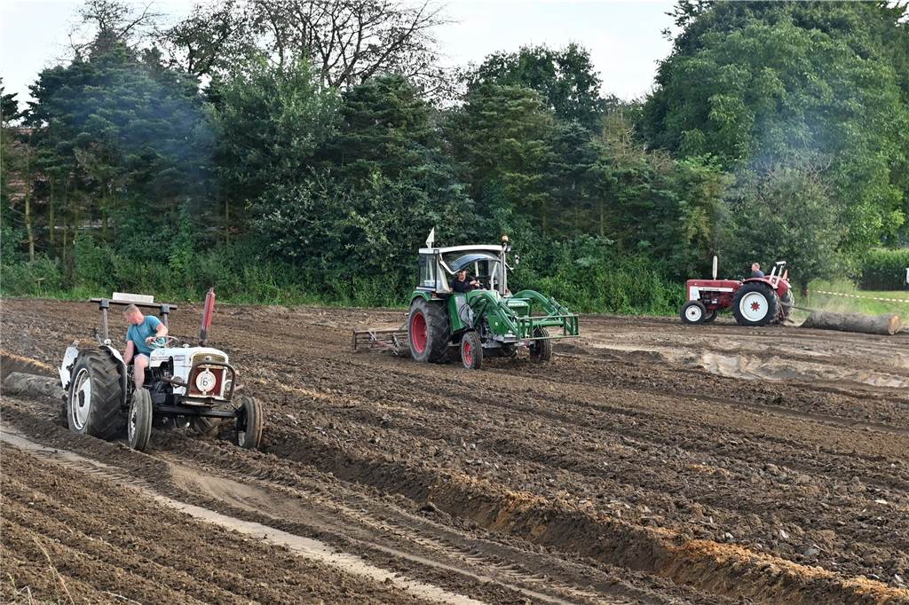 Das zweite Oldtimertreffen der Oldtimerfreunde Lembeck anlässlich des 25. Jubiläums wurde schon an den ersten beiden Tagen gut besucht.
