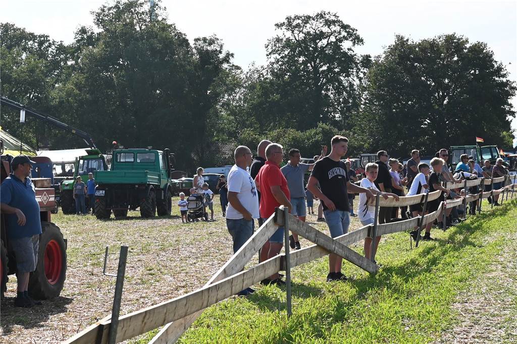 Das zweite Oldtimertreffen der Oldtimerfreunde Lembeck anlässlich des 25. Jubiläums wurde schon an den ersten beiden Tagen gut besucht.