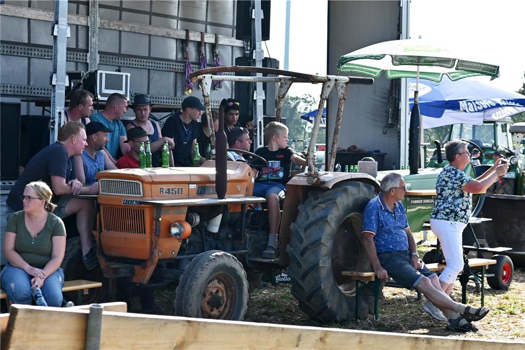 Das zweite Oldtimertreffen der Oldtimerfreunde Lembeck anlässlich des 25. Jubiläums wurde schon an den ersten beiden Tagen gut besucht.