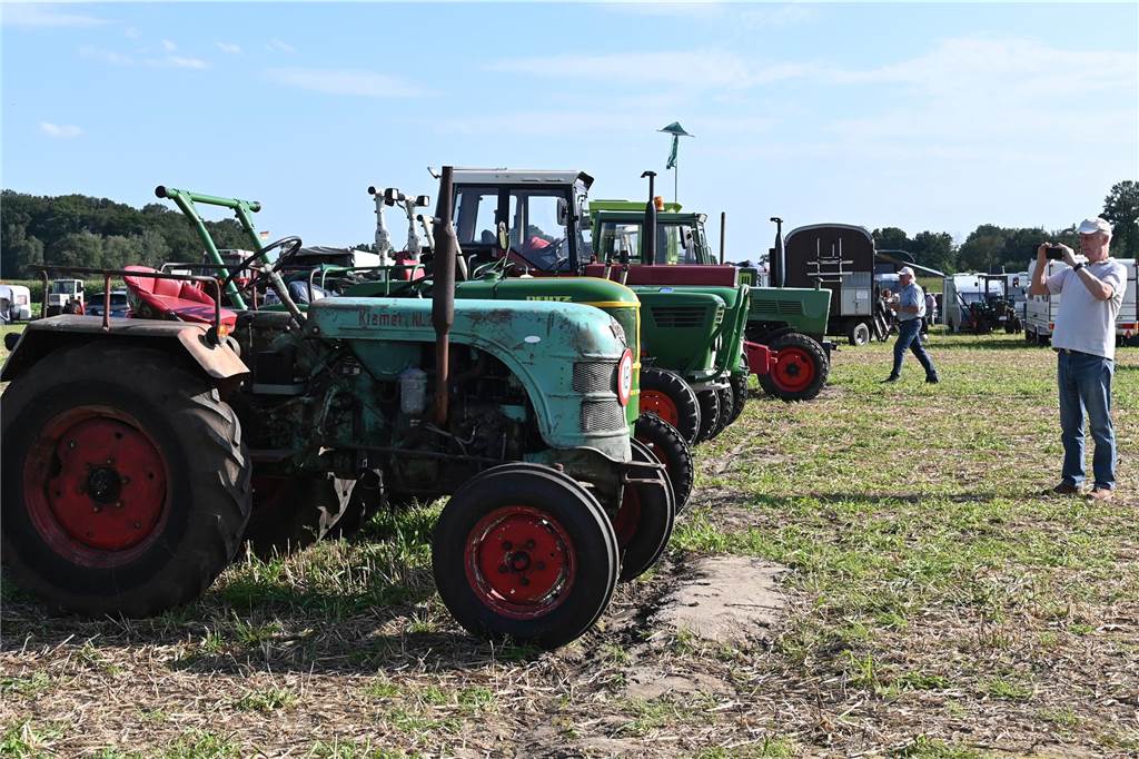 Das zweite Oldtimertreffen der Oldtimerfreunde Lembeck anlässlich des 25. Jubiläums wurde schon an den ersten beiden Tagen gut besucht.