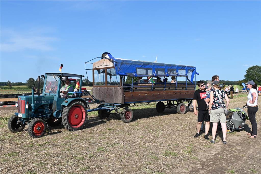 Das zweite Oldtimertreffen der Oldtimerfreunde Lembeck anlässlich des 25. Jubiläums wurde schon an den ersten beiden Tagen gut besucht.
