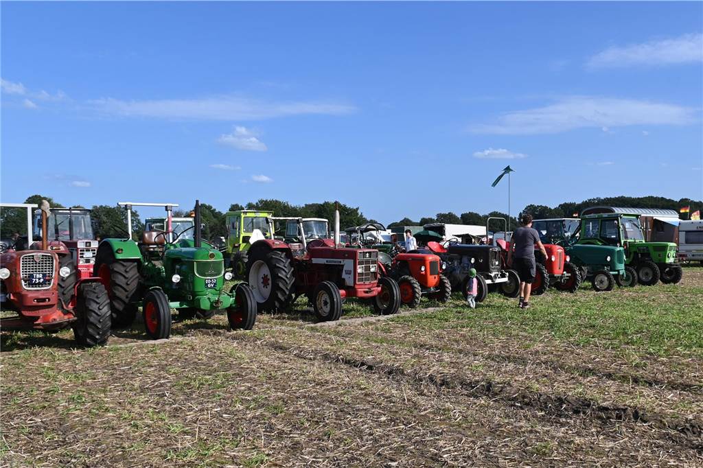 Das zweite Oldtimertreffen der Oldtimerfreunde Lembeck anlässlich des 25. Jubiläums wurde schon an den ersten beiden Tagen gut besucht.