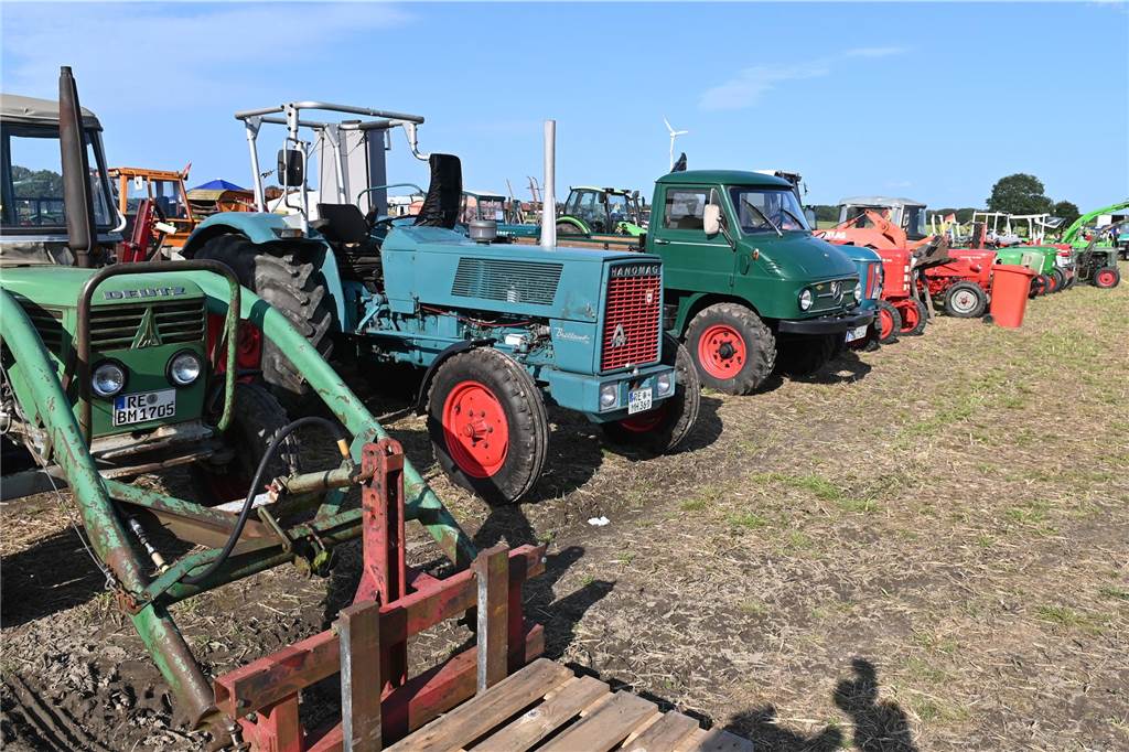 Das zweite Oldtimertreffen der Oldtimerfreunde Lembeck anlässlich des 25. Jubiläums wurde schon an den ersten beiden Tagen gut besucht.
