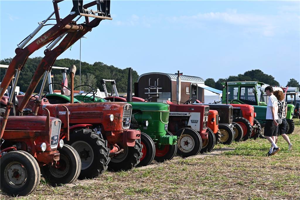 Das zweite Oldtimertreffen der Oldtimerfreunde Lembeck anlässlich des 25. Jubiläums wurde schon an den ersten beiden Tagen gut besucht.