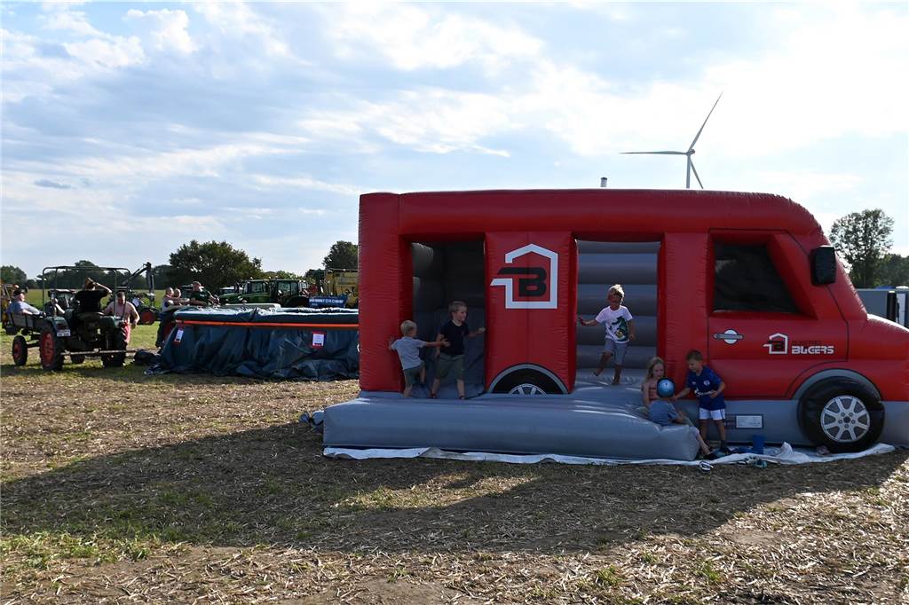 Das zweite Oldtimertreffen der Oldtimerfreunde Lembeck anlässlich des 25. Jubiläums wurde schon an den ersten beiden Tagen gut besucht.