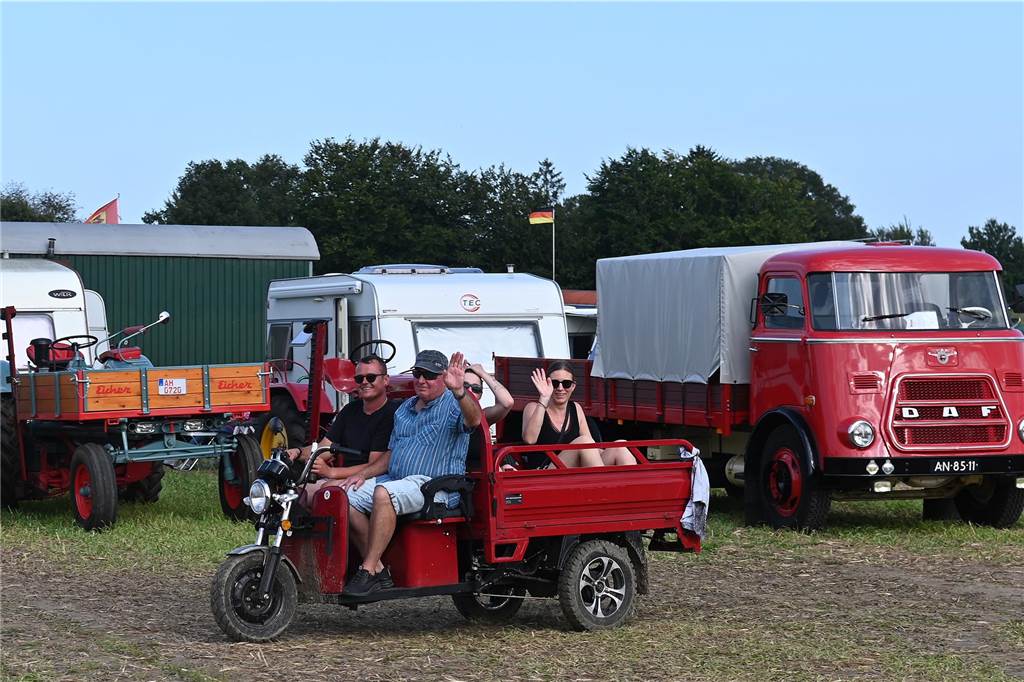 Das zweite Oldtimertreffen der Oldtimerfreunde Lembeck anlässlich des 25. Jubiläums wurde schon an den ersten beiden Tagen gut besucht.