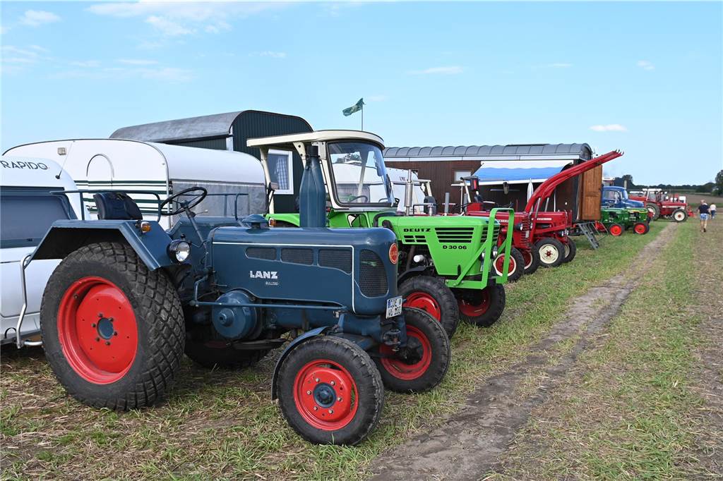 Das zweite Oldtimertreffen der Oldtimerfreunde Lembeck anlässlich des 25. Jubiläums wurde schon an den ersten beiden Tagen gut besucht.