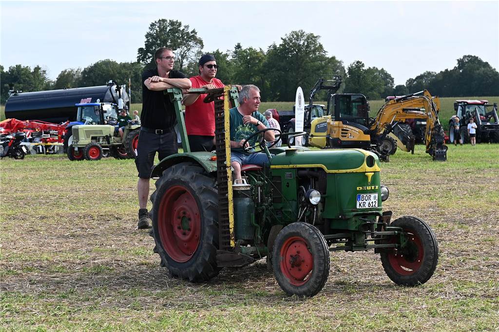Das zweite Oldtimertreffen der Oldtimerfreunde Lembeck anlässlich des 25. Jubiläums wurde schon an den ersten beiden Tagen gut besucht.