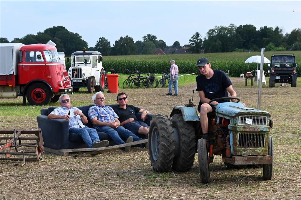 Das zweite Oldtimertreffen der Oldtimerfreunde Lembeck anlässlich des 25. Jubiläums wurde schon an den ersten beiden Tagen gut besucht.