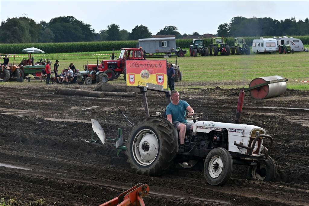 Das zweite Oldtimertreffen der Oldtimerfreunde Lembeck anlässlich des 25. Jubiläums wurde schon an den ersten beiden Tagen gut besucht.