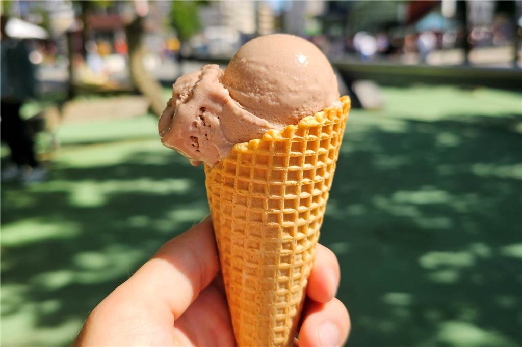 Hier gibt es das günstigste Eis in der Dortmunder City Das zweitteuerste Eis in der City ist selbstgemacht: 1,50 kostet die Kugel beim Café Kleimann.